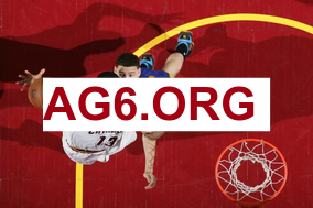 记者：库里赛后一瘸一拐表情痛苦，遭遇大腿挫伤仍坚持完赛